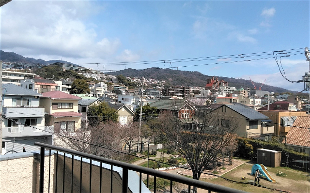 　四季を感じれる立地のマンションです！